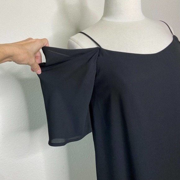 Krisa Cold Shoulder Tunic - Picture 3 of 9